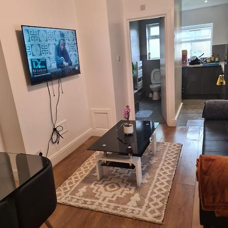 Luxury One Bedroom Flat Лондон Экстерьер фото