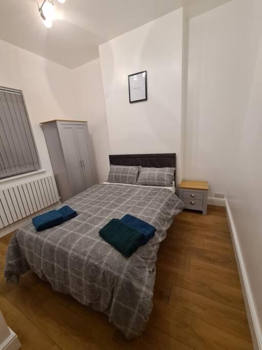 Luxury One Bedroom Flat Лондон Экстерьер фото