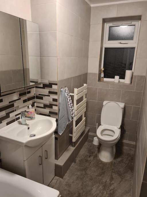 Luxury One Bedroom Flat Лондон Экстерьер фото